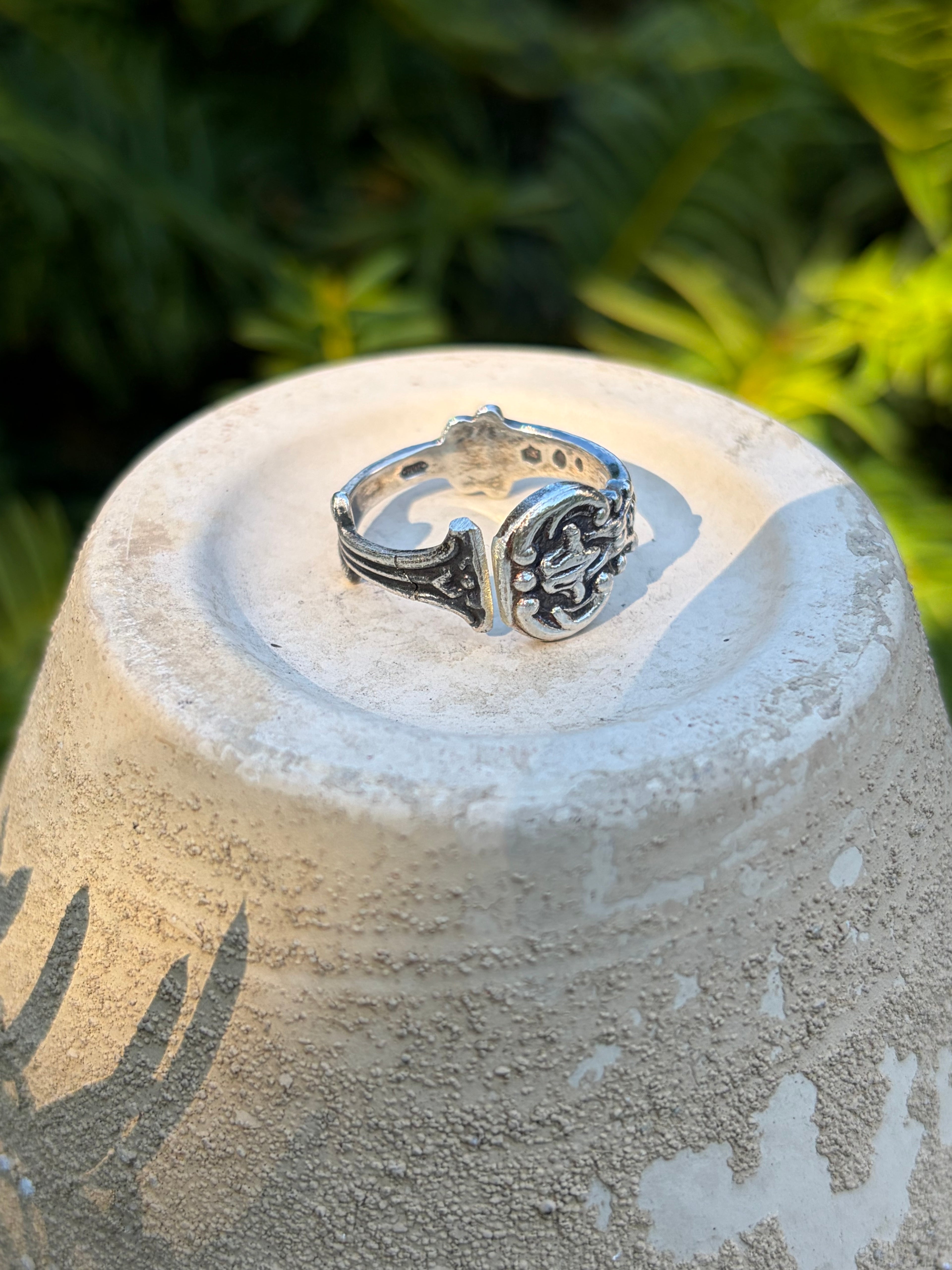Vintage signet