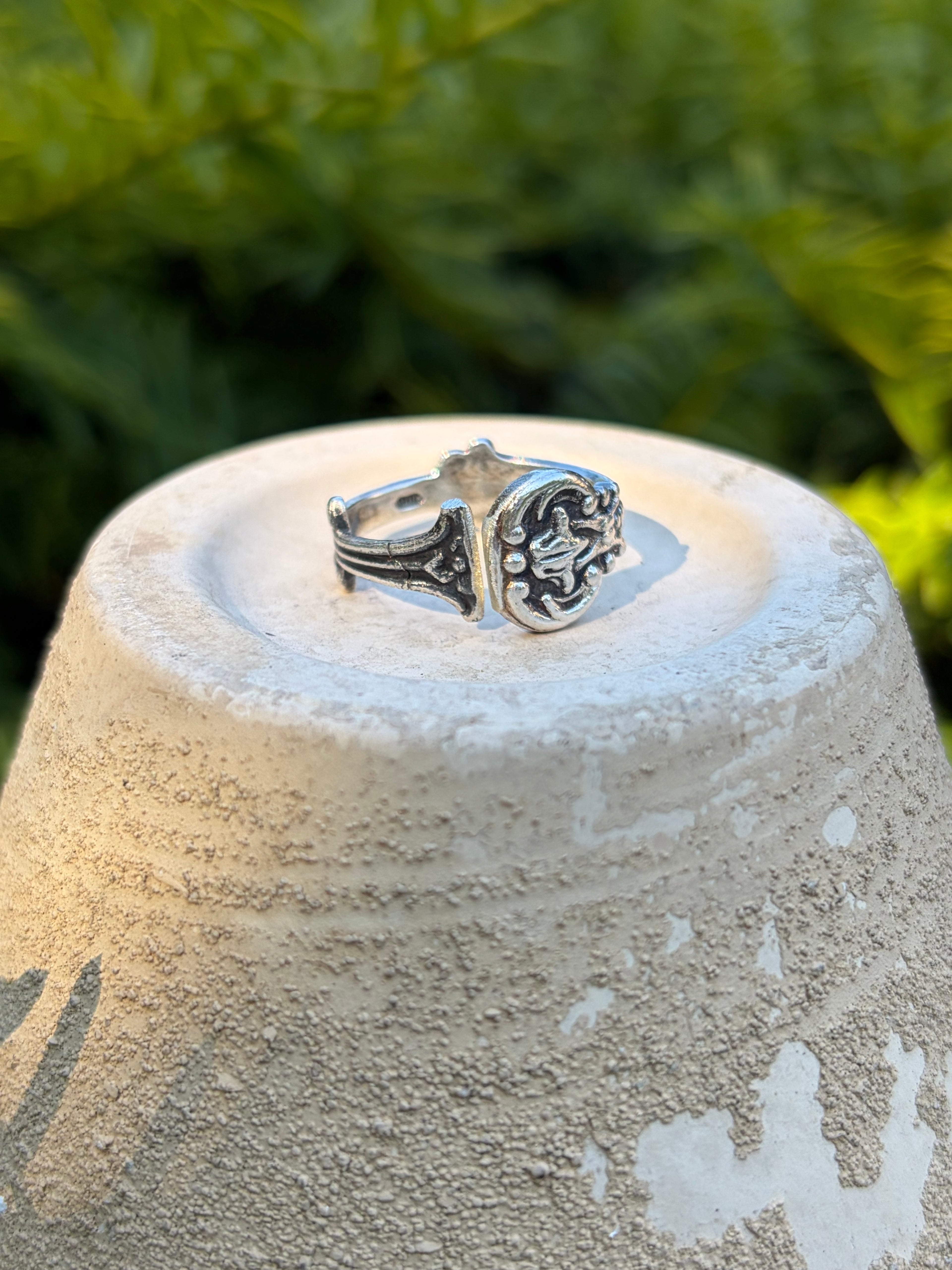 Vintage signet