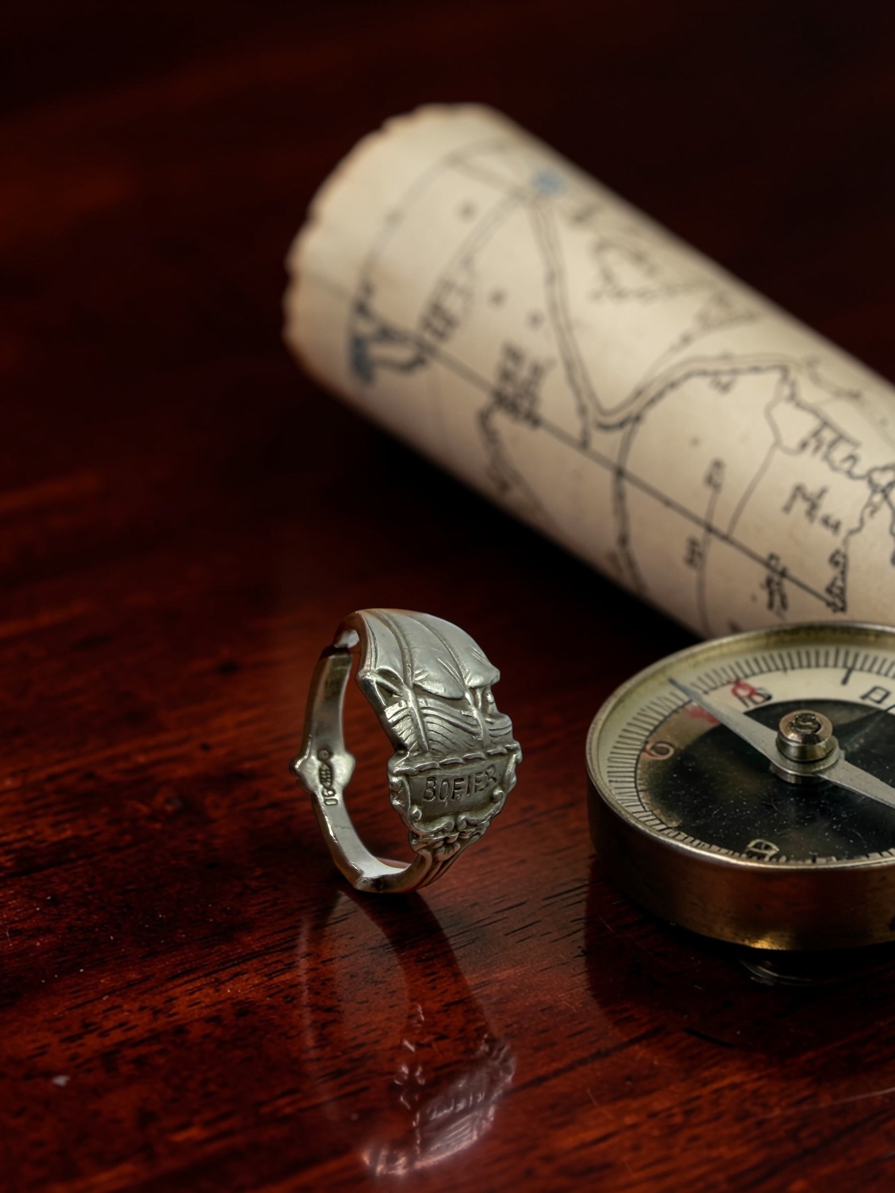 Oud Hollandse zeilboot ring Douwe Egberts
