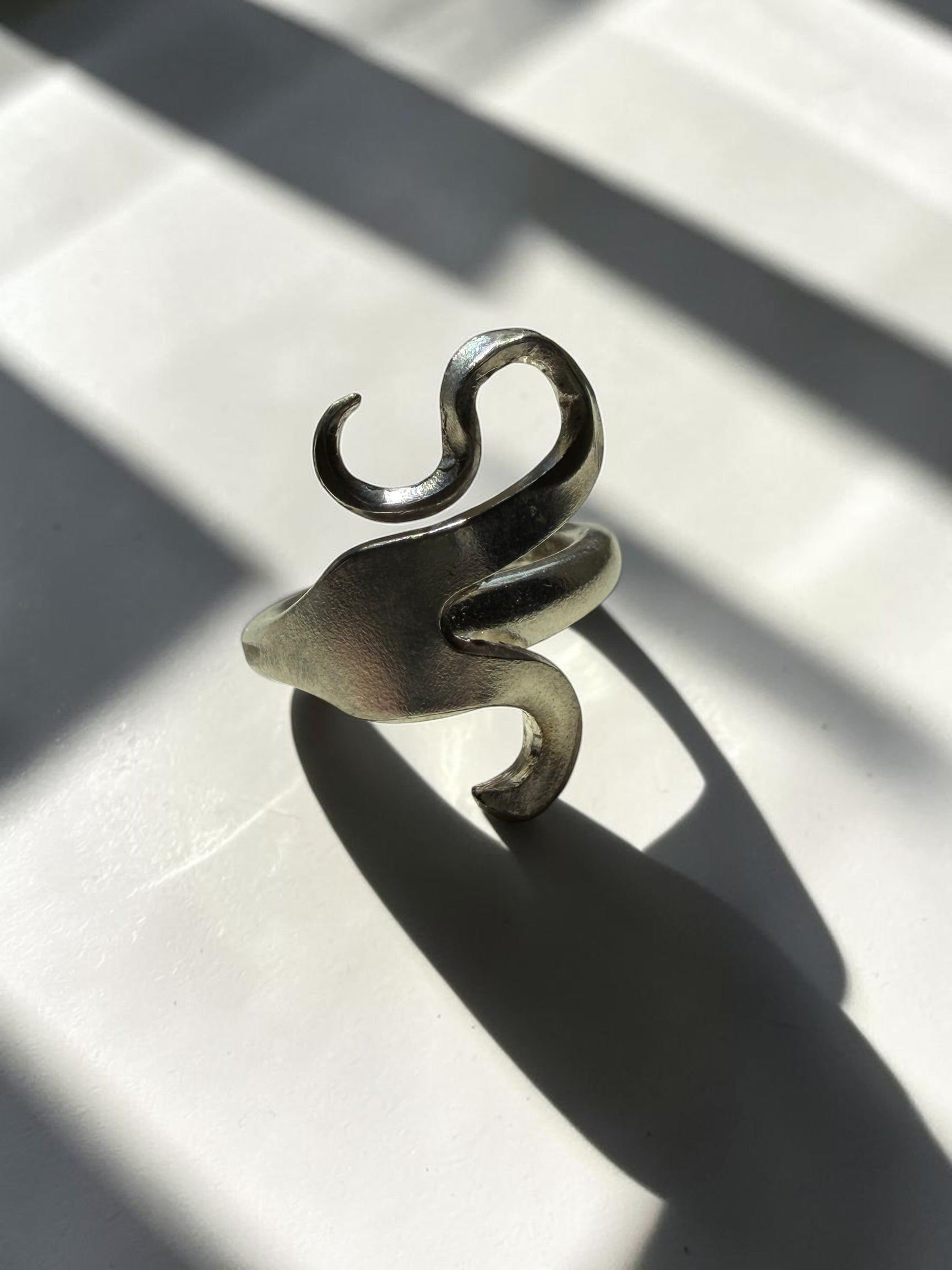 Verzilverde vintage vork-ring