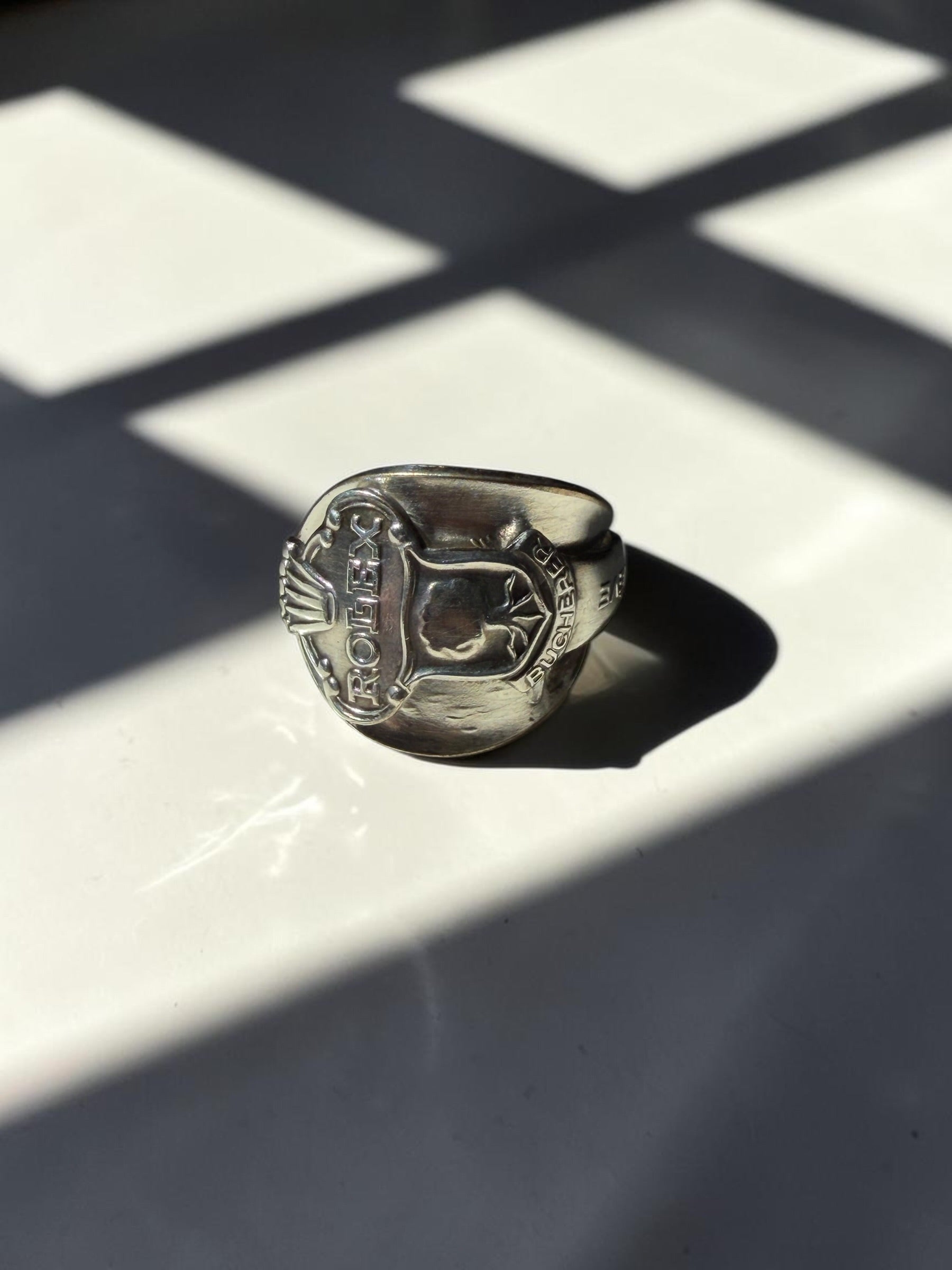 Verzilverde vintage Rolex ring