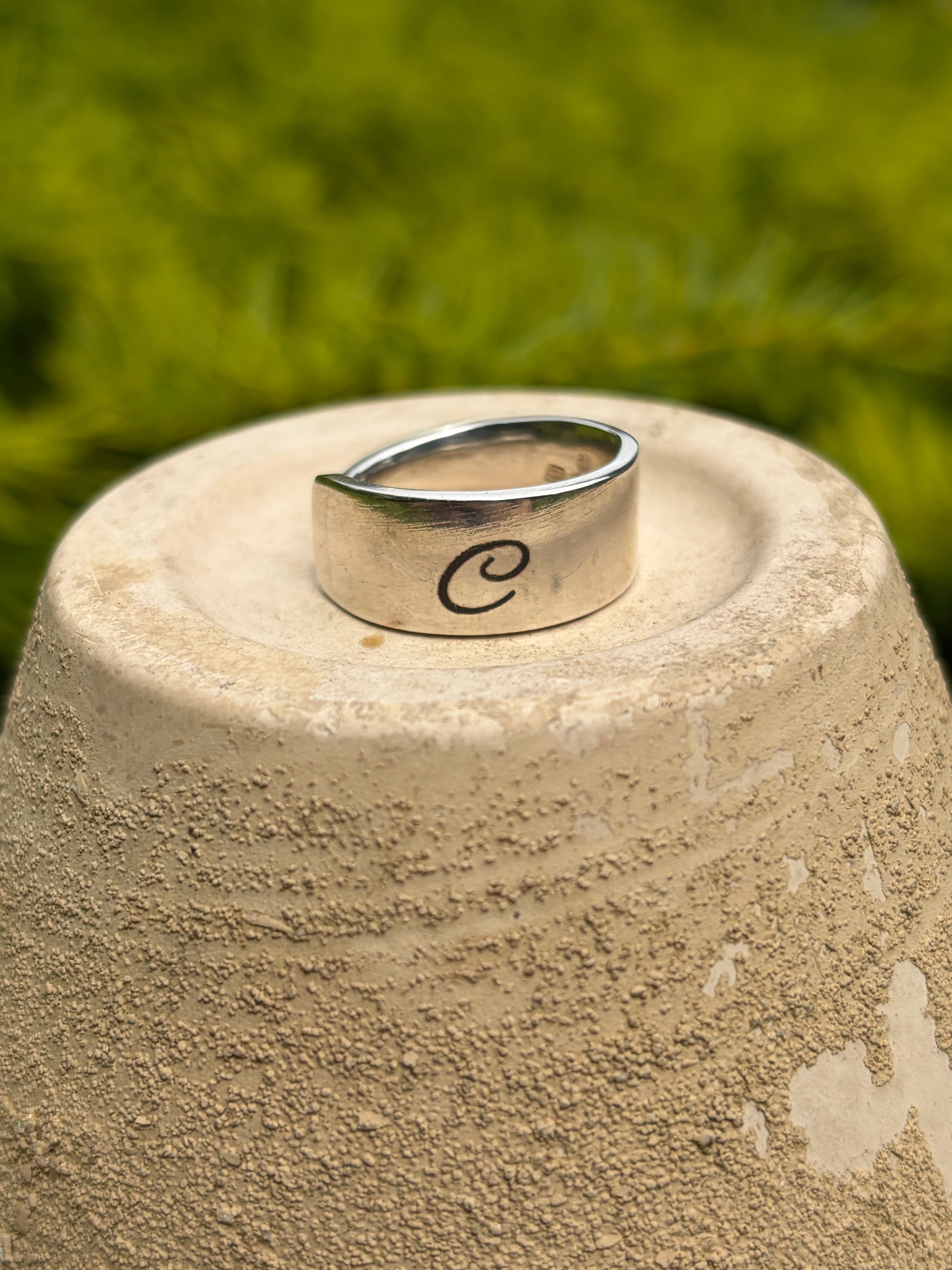 Gegraveerde ring C
