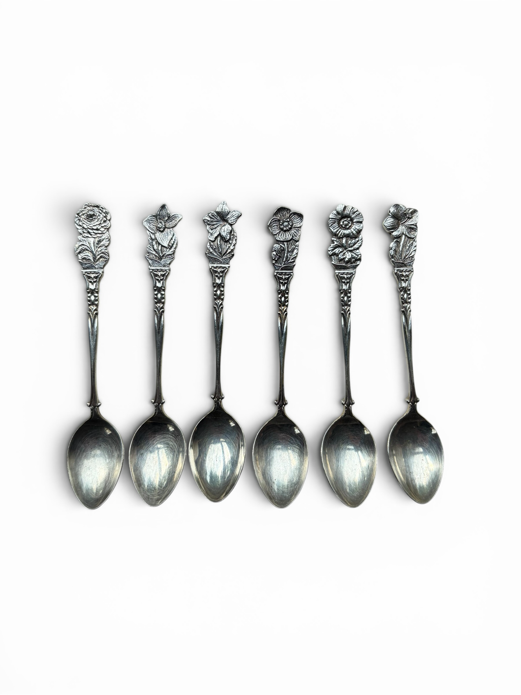 Smitsjewellery set of 6 silver-plated spoons with ornate floral handles, perfect for tea or dessert.