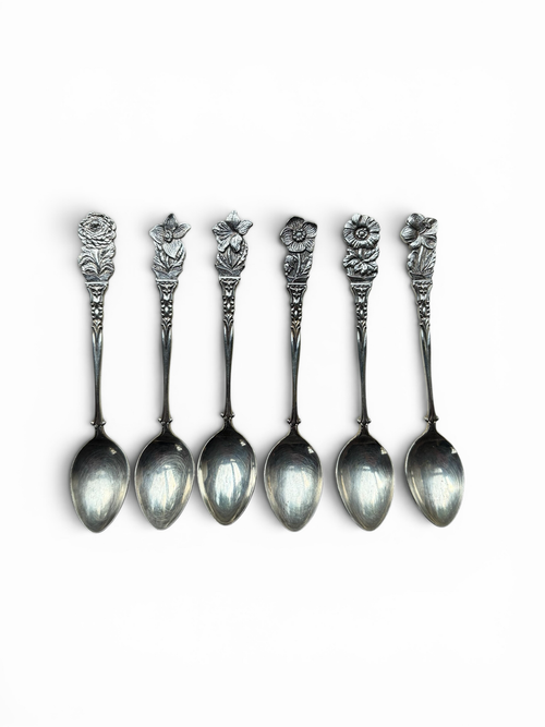 Smitsjewellery set of 6 silver-plated spoons with ornate floral handles, perfect for tea or dessert.